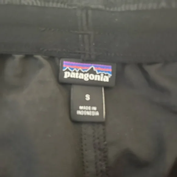 Patagonia shorts, black, size small - Picture 2 of 2